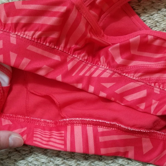 Old Navy Active Racerback with Keyhole Sports Bra! - Picture 3 of 4